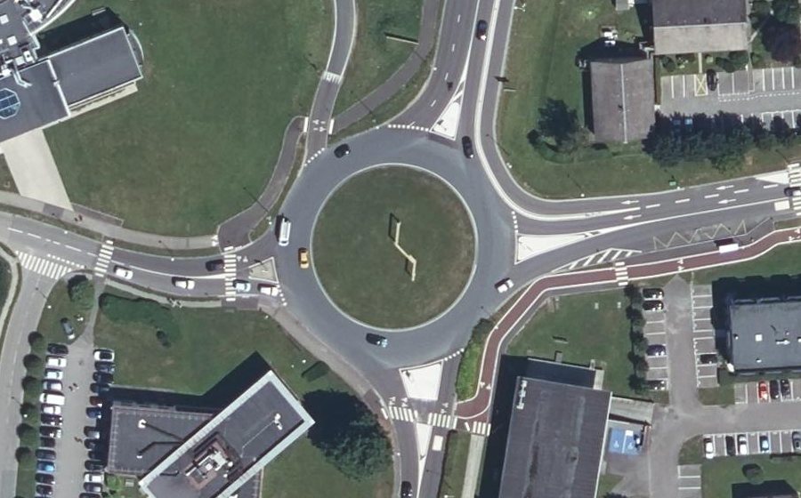 Vue aérienne du Rond-point anonyme n°25445078