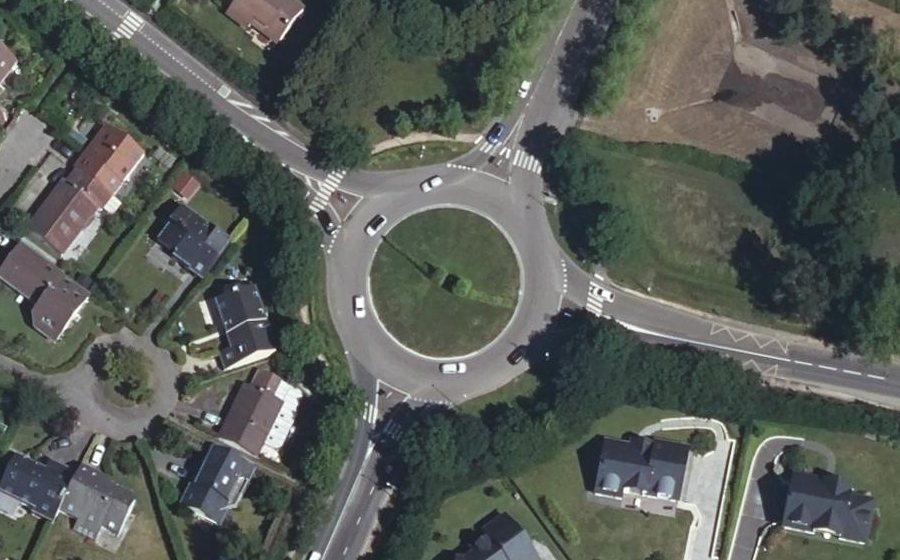 Vue aérienne du Rond-point anonyme n°25445080