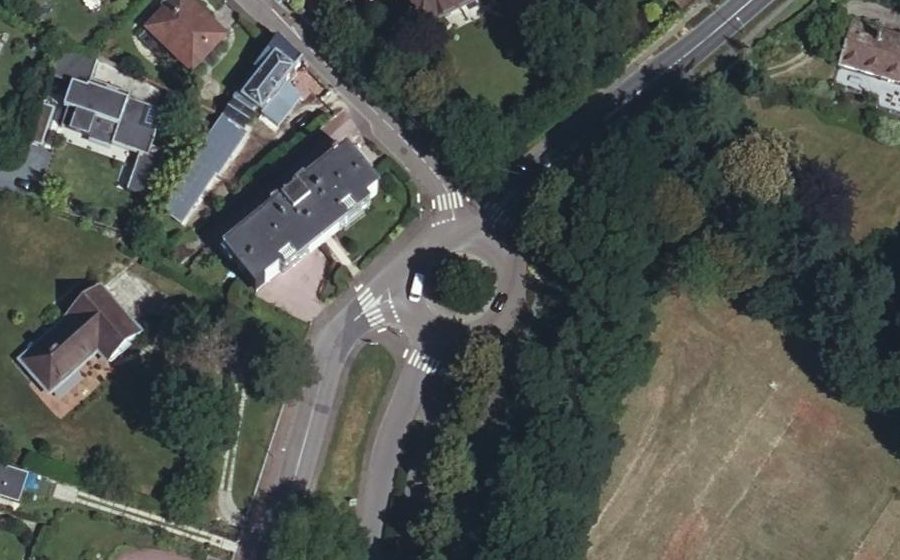 Vue aérienne du Rond-point anonyme n°25445083