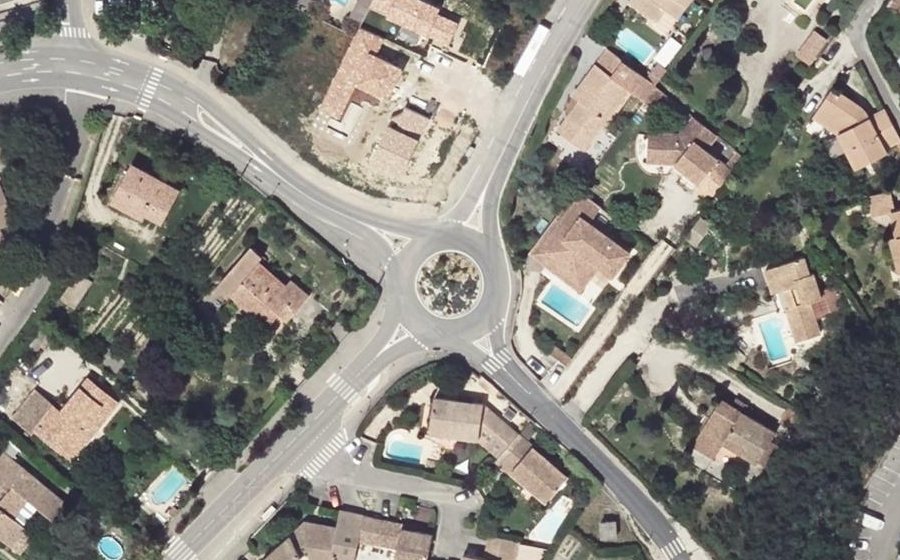 Vue aérienne du Rond-point anonyme n°25447170