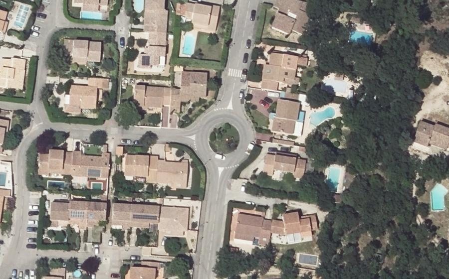 Vue aérienne du Rond-point anonyme n°25447425