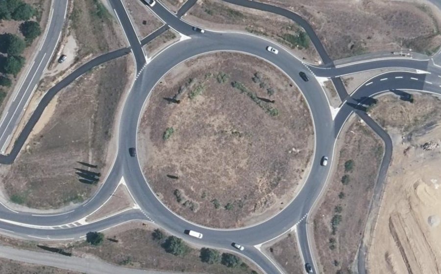 Vue aérienne du Rond-point anonyme n°25451577