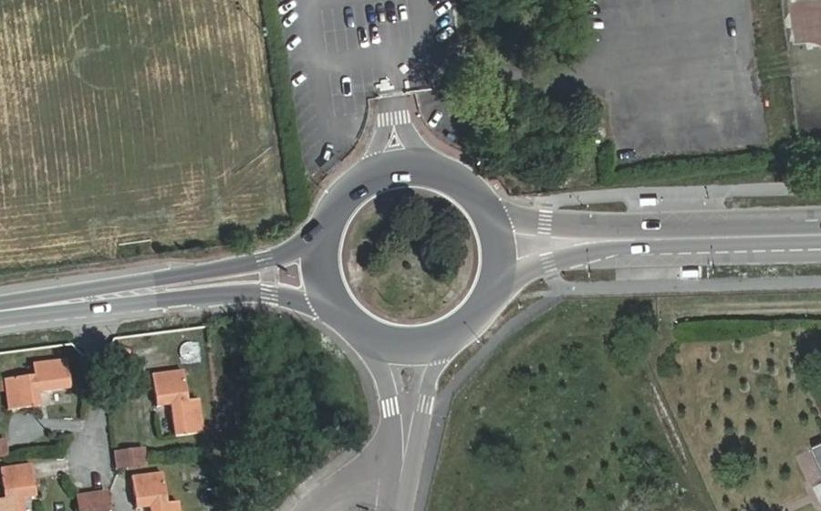 Vue aérienne du Rond-point anonyme n°25453317