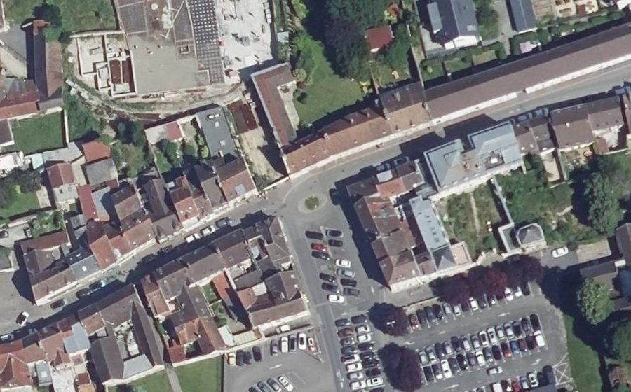 Vue aérienne du Rond-point anonyme n°254539838