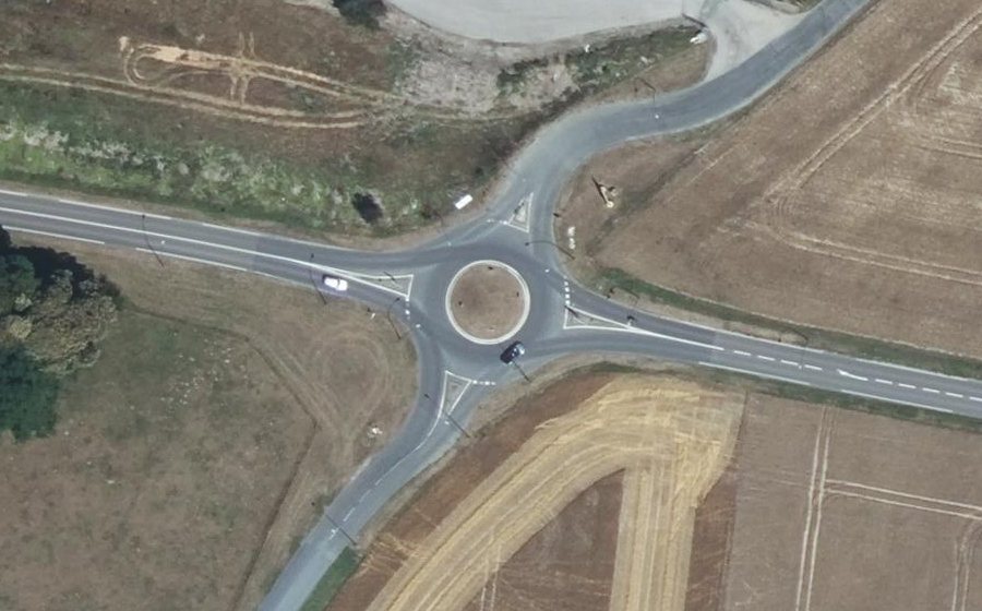 Vue aérienne du Rond-point anonyme n°25454847