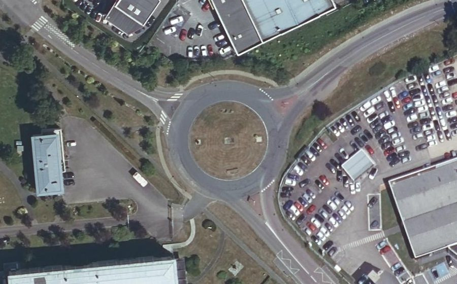 Vue aérienne du Rond-point anonyme n°25455030