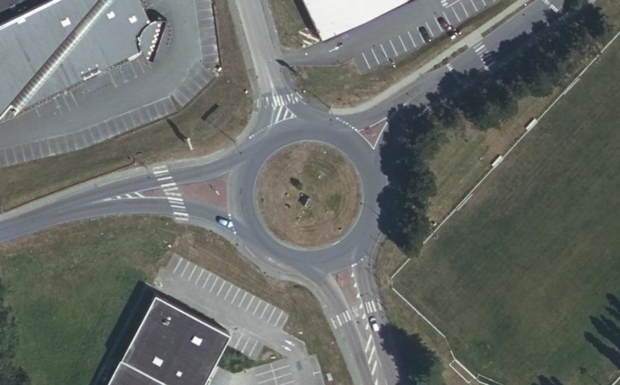 Vue aérienne du Rond-point anonyme n°25455035