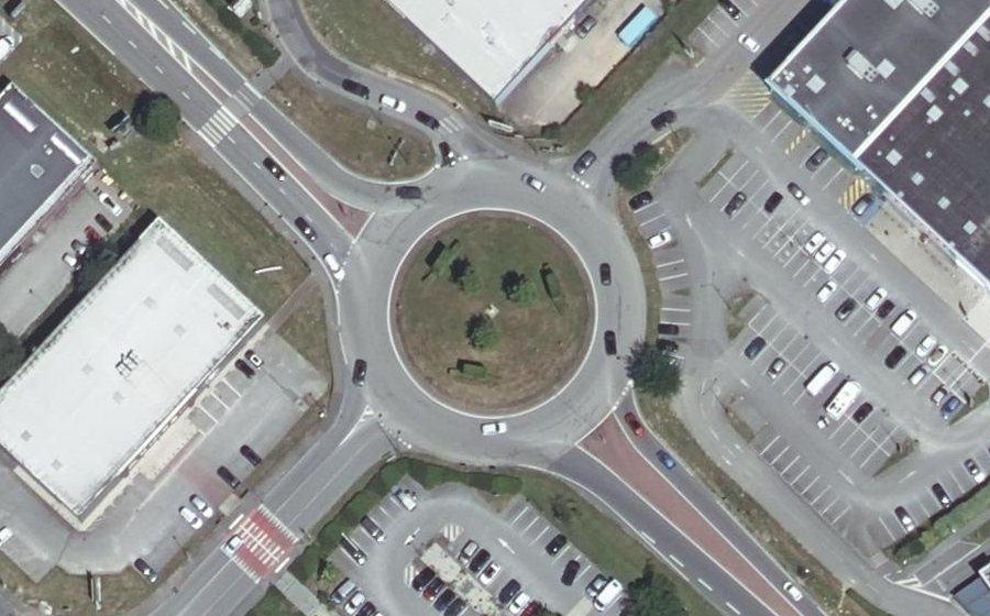 Vue aérienne du Rond-point anonyme n°25455040