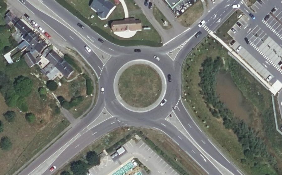 Vue aérienne du Rond-point anonyme n°25455041