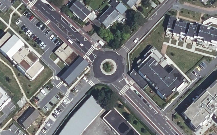 Vue aérienne du Rond-point anonyme n°25455300