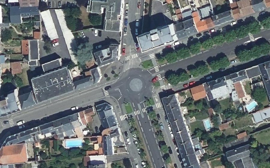 Vue aérienne du Rond-point anonyme n°25456882