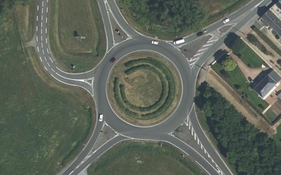 Vue aérienne du Rond-point anonyme n°25457545