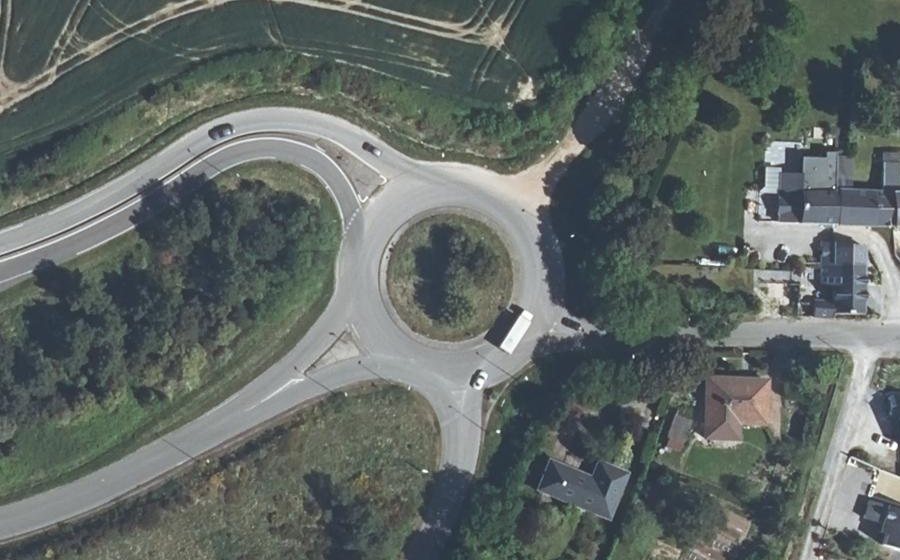Vue aérienne du Rond-point anonyme n°25459771
