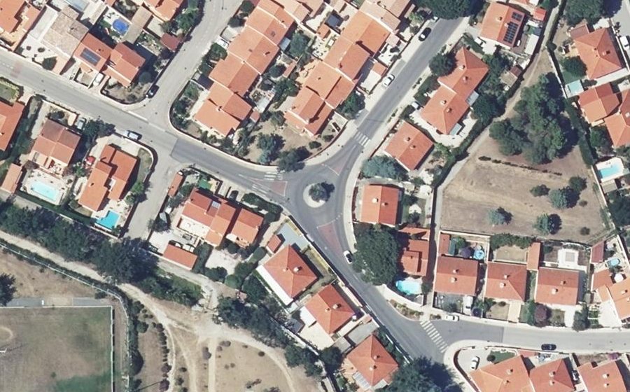 Vue aérienne du Rond-point anonyme n°25461249