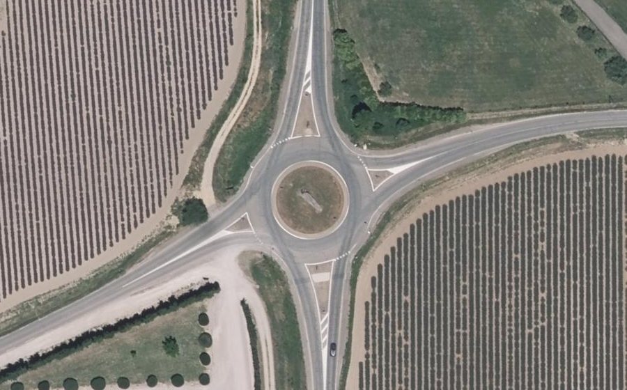 Vue aérienne du Rond-point anonyme n°25461286