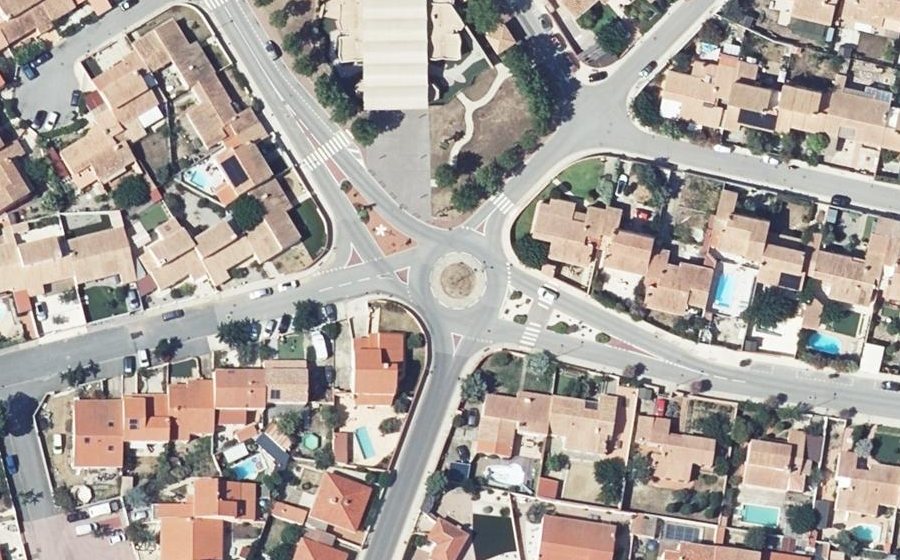 Vue aérienne du Rond-point anonyme n°25461288