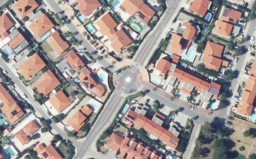 Vue aérienne du Rond-point anonyme n°25461316