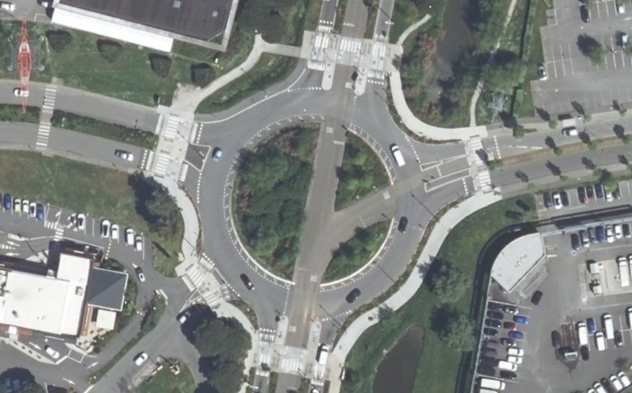 Vue aérienne du Rond-point anonyme n°25462987