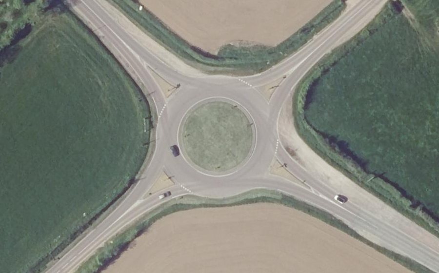 Vue aérienne du Rond-point anonyme n°254635576
