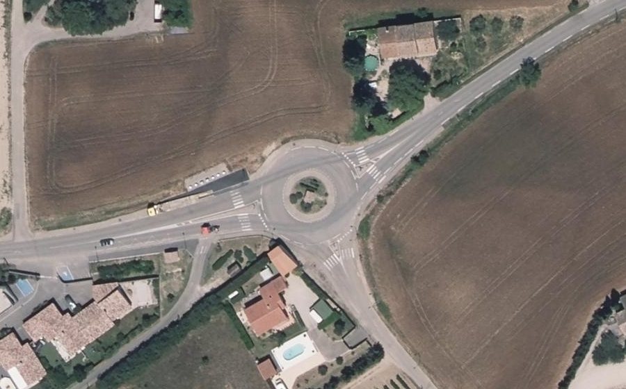 Vue aérienne du Rond-point anonyme n°25467659