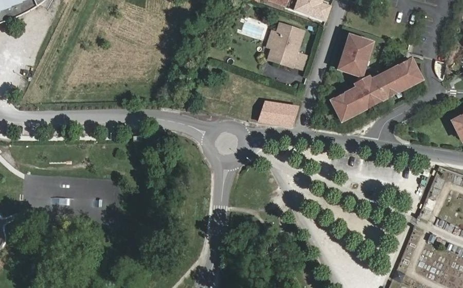 Vue aérienne du Rond-point anonyme n°25467735