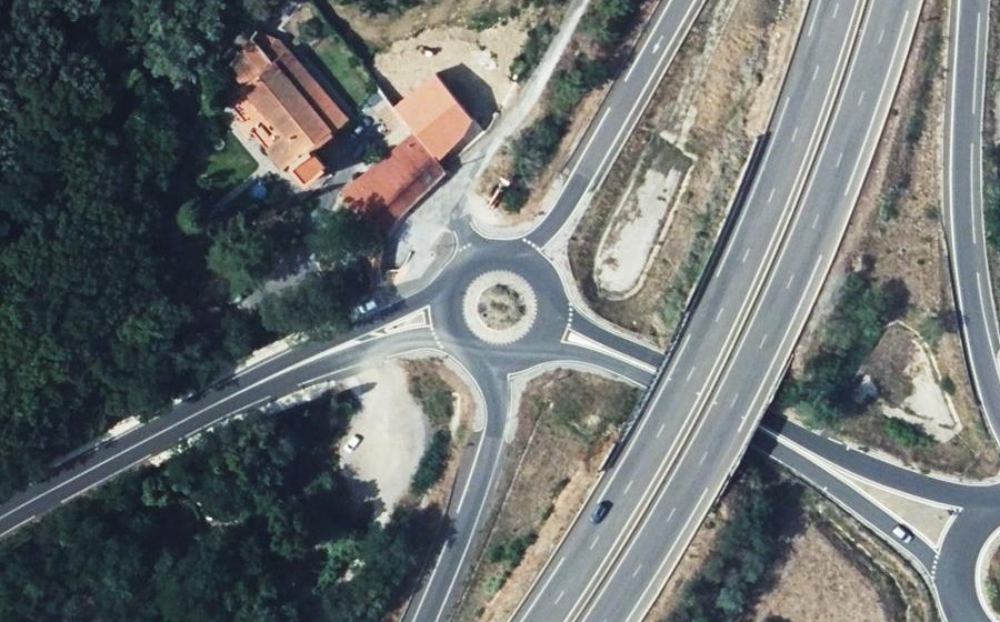 Vue aérienne du Rond-point anonyme n°25468377