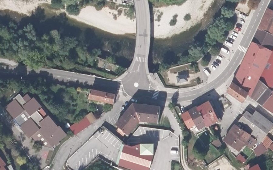 Vue aérienne du Rond-point anonyme n°25469368