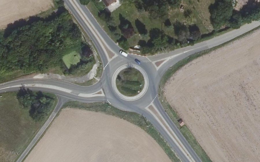 Vue aérienne du Rond-point anonyme n°25472250