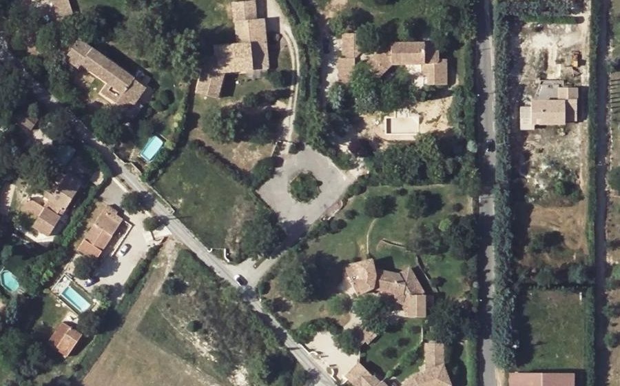 Vue aérienne du Rond-point anonyme n°25474380