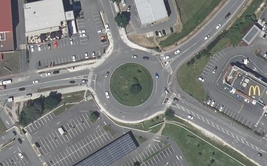 Vue aérienne du Rond-point anonyme n°25476667