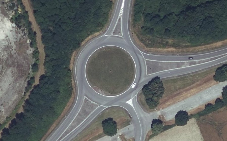 Vue aérienne du Rond-point anonyme n°25476873