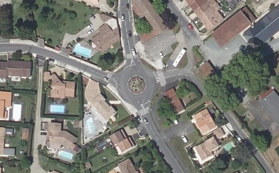 Vue aérienne du Rond-point anonyme n°25485867