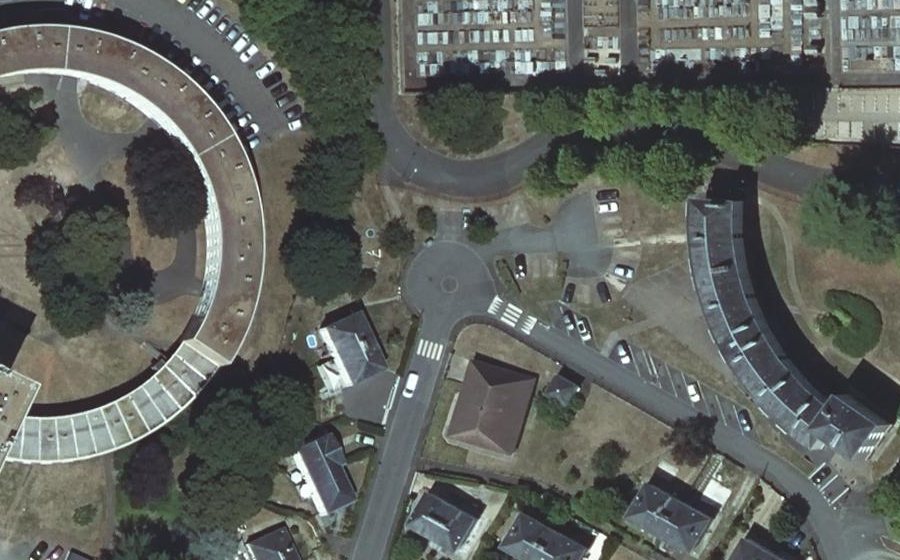 Vue aérienne du Rond-point anonyme n°25486403