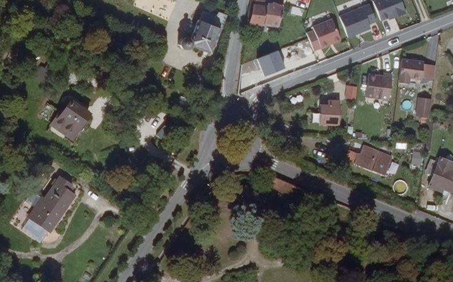 Vue aérienne du Rond-point anonyme n°25490834