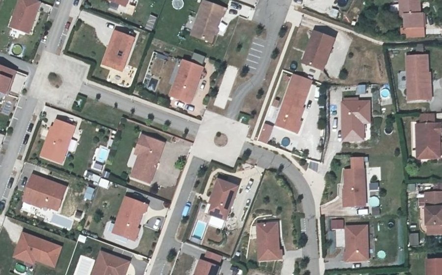 Vue aérienne du Rond-point anonyme n°254912863