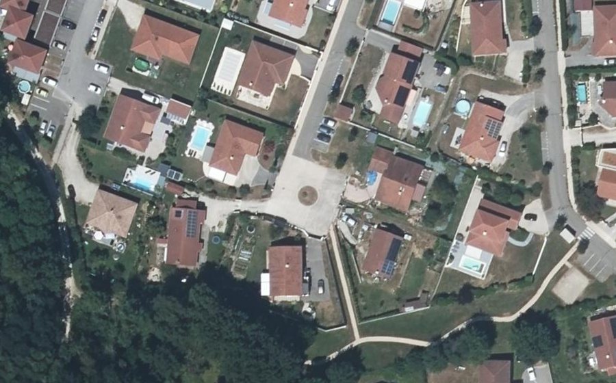 Vue aérienne du Rond-point anonyme n°254912866