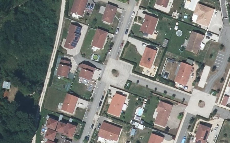 Vue aérienne du Rond-point anonyme n°254912867