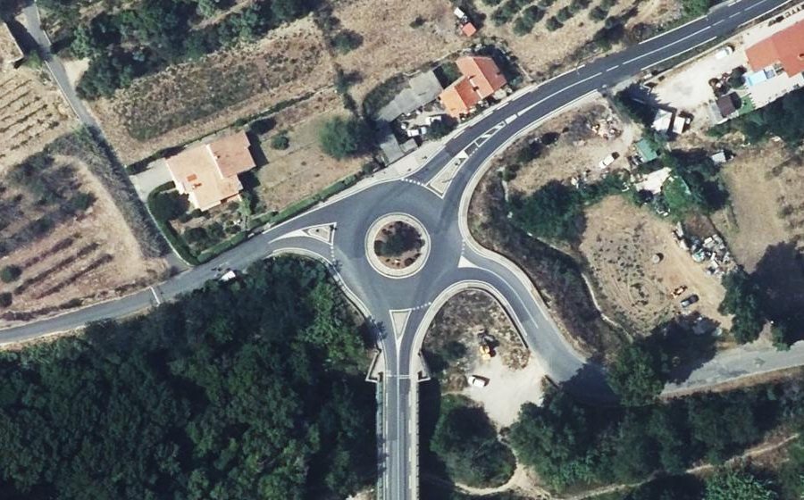 Vue aérienne du Rond-point anonyme n°25492742