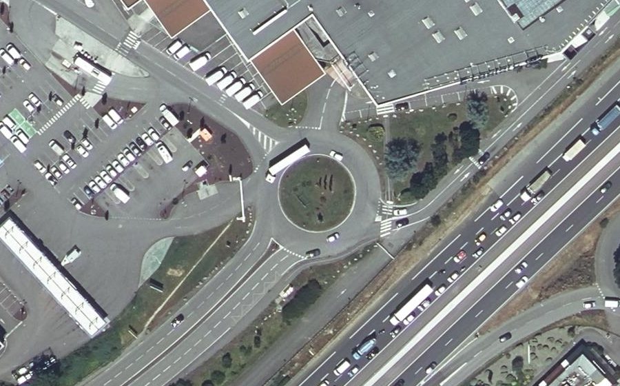 Vue aérienne du Rond-point anonyme n°25494742
