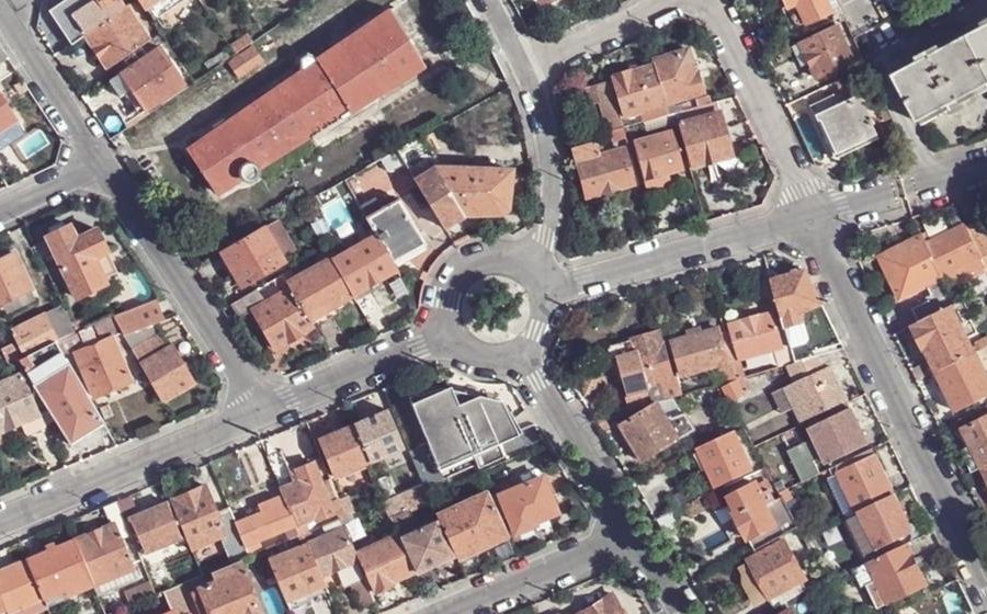 Vue aérienne du Rond-point anonyme n°254991008