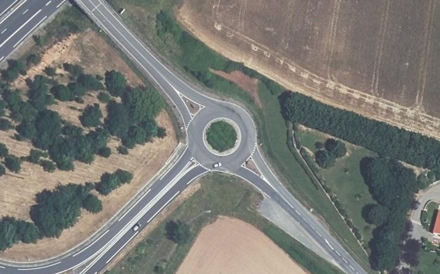 Vue aérienne du Rond-point anonyme n°25503344
