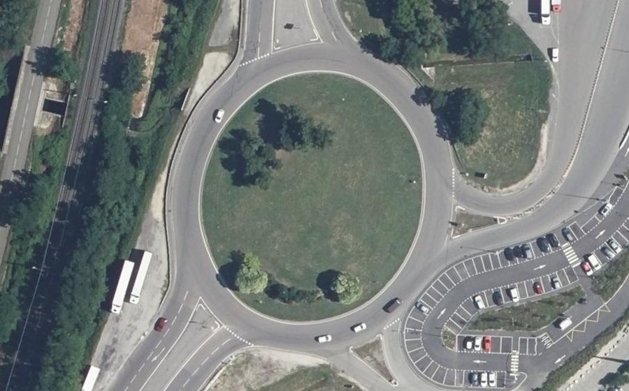 Vue aérienne du Rond-point anonyme n°255045129