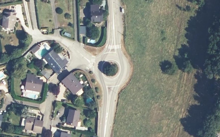 Vue aérienne du Rond-point anonyme n°25508088