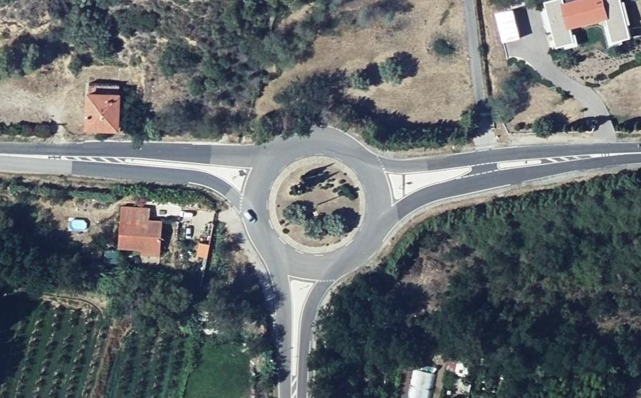 Vue aérienne du Rond-point anonyme n°25509541
