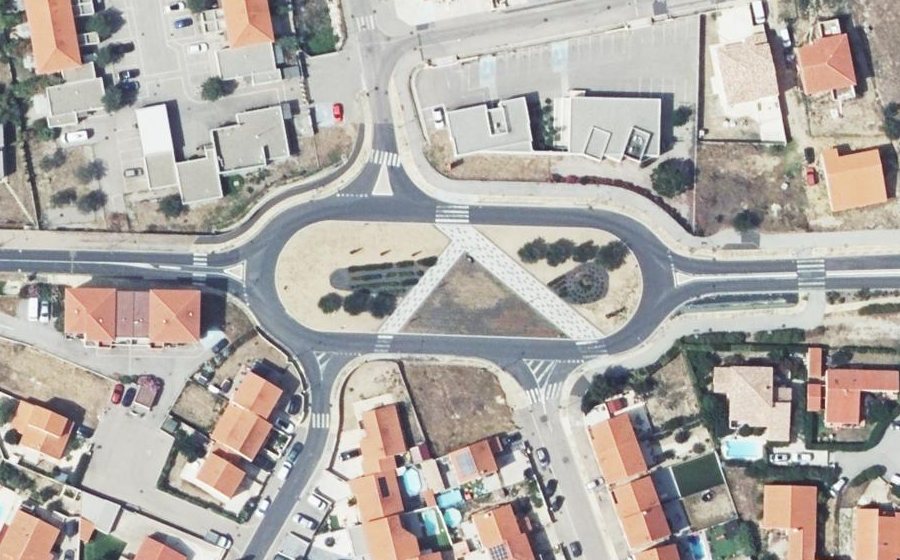 Vue aérienne du Rond-point anonyme n°25509612