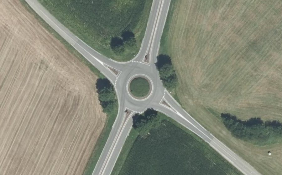 Vue aérienne du Rond-point anonyme n°25517067