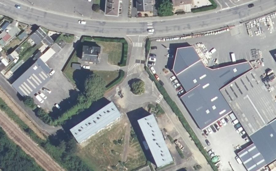 Vue aérienne du Rond-point anonyme n°25518004
