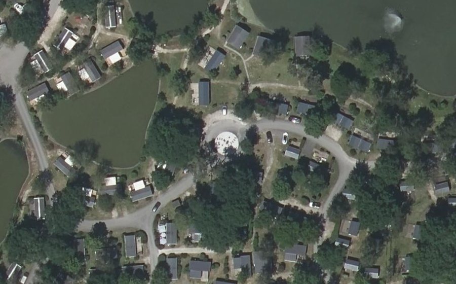 Vue aérienne du Rond-point anonyme n°255213096