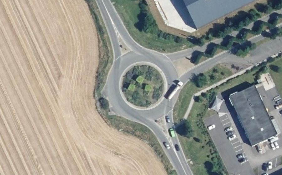 Vue aérienne du Rond-point anonyme n°255232622