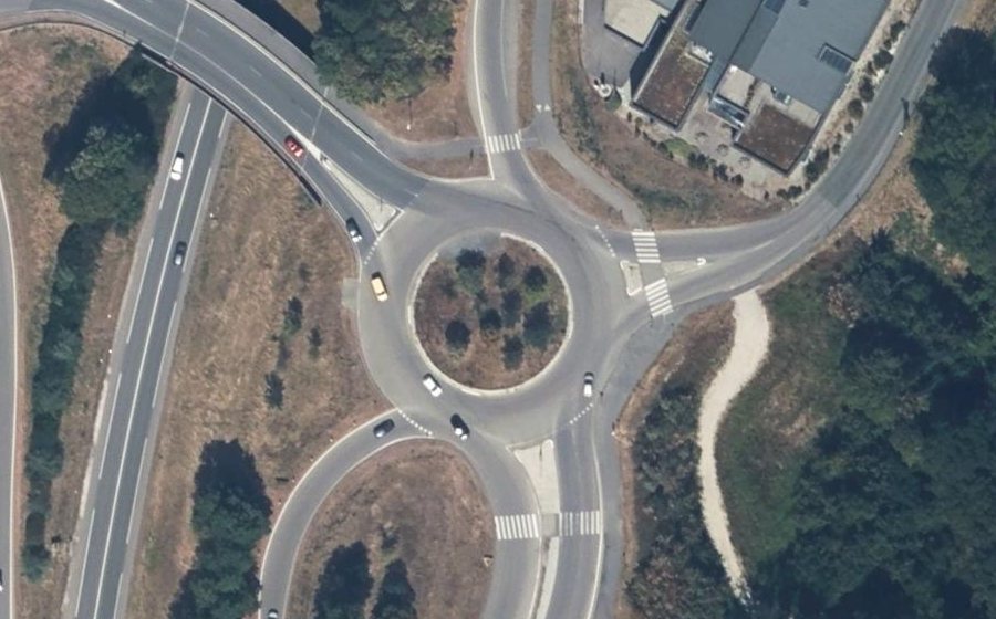 Vue aérienne du Rond-point anonyme n°255240508